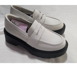 wild fable woman's shoes 9.5 and memory foam